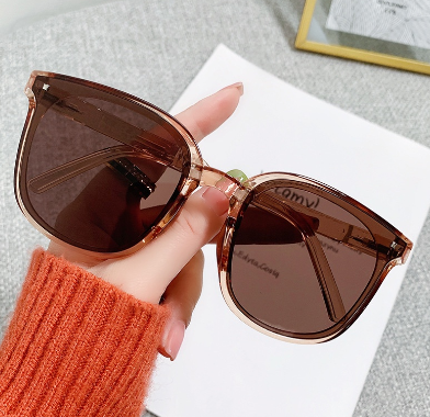 Fashionable Women Folding Sunglasses Outdoor UV400 Unisex Portable Collapsible Glasses Summer Wild Colorful Square Eyewear