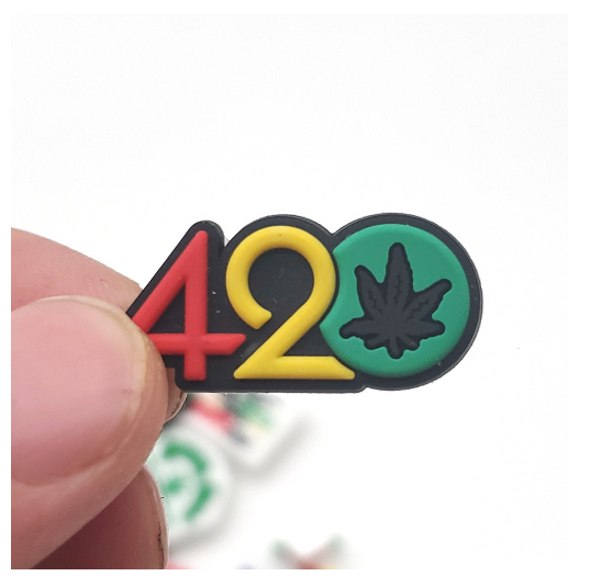 Cute Leaf Cannabis Series Croc Design Pins Jibits Charm Croc Jibbits Green Weed Shoe Charms for Women Shoes Accessories Decoration W24