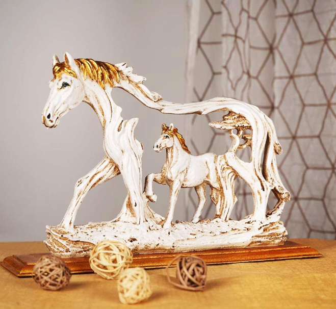Resin Horse Statue Sculpture Ornament for Office Desktop Decoration Crafts Figurine Home Decor Exquisite Workmanship for Home