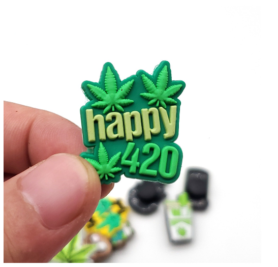 Cute Leaf Cannabis Series Croc Design Pins Jibits Charm Croc Jibbits Green Weed Shoe Charms for Women Shoes Accessories Decoration W35