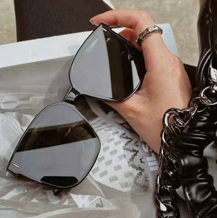 Classic Retro Rectangle Sunglasses For Men/Women Glasses