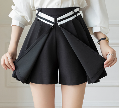 Lovito Women Casual Plain Contrast Binding Fabric Stitching Shorts LNE30032 Grey/Black