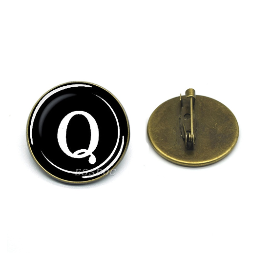 New 2023  Vintage Bronze Color Lapel Pin Letters A To Z Brooches Fashion Initial Letter Brooch Pins Suit Badges Women Men Q