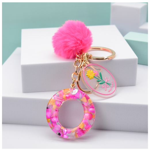 Fashion 26 Letter Keychain A-Z Initial Resin Keyring With Pink Pompom Flower Acrylic Tag Alphabet Key Chain Bag Pendant Gifts O