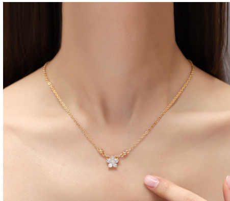 Simple and Small Flower Pendant Single Flash Diamond Necklace Clavicle Chain