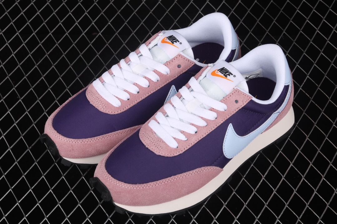 Nike waffles jogging shoe