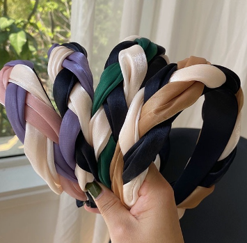 Summer New Style Japanese Temperament Simple Twist Wide-Brimmed Headband French Vintage Color Matching Braided Pressure Hair Hairpin