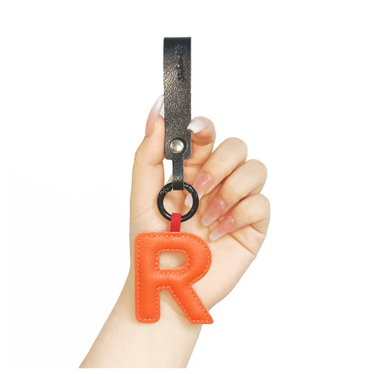 Creative PU Leather 26 Letter Keychains Fashion Alphabet Keyrings Handbag Ornaments Pendant Car Key Holder Accessories Gifts R