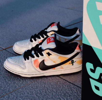 Dunk SB Low Pro QS "Roswell Raygun" Alien Lightweight Low Top Skateboarding Shoe Unisex White