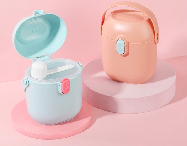 Baby Milk Powder Box Fruit Snack Box Feeding Food Milk Storage Container Bring a spoon