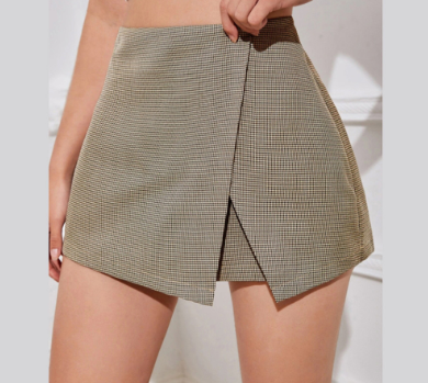 Lovito Women Casual Plaid Split Front Shorts L77ED469