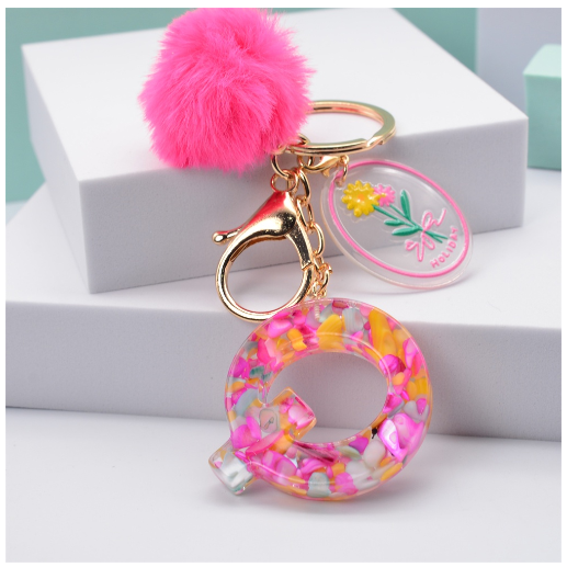 Fashion 26 Letter Keychain A-Z Initial Resin Keyring With Pink Pompom Flower Acrylic Tag Alphabet Key Chain Bag Pendant Gifts Q