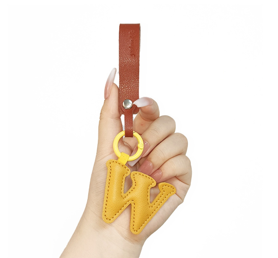 Creative PU Leather 26 Letter Keychains Fashion Alphabet Keyrings Handbag Ornaments Pendant Car Key Holder Accessories Gifts W