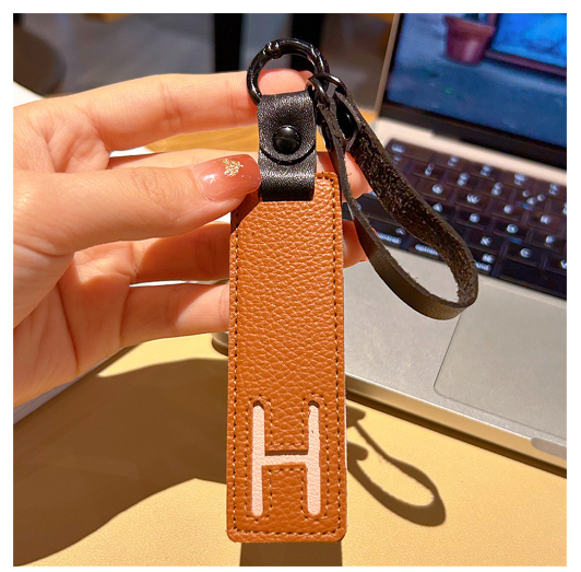 Creative PU Leather Letter Keychains Fashion Colorful Square Alphabet Keyrings Car Key Holder Accessories Bag Ornament Gifts H