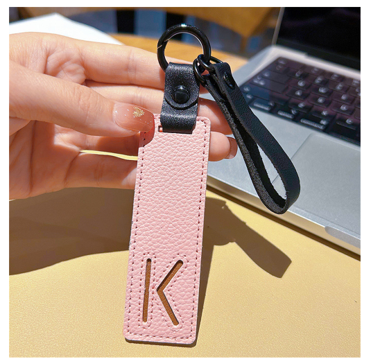 Creative PU Leather Letter Keychains Fashion Colorful Square Alphabet Keyrings Car Key Holder Accessories Bag Ornament Gifts K