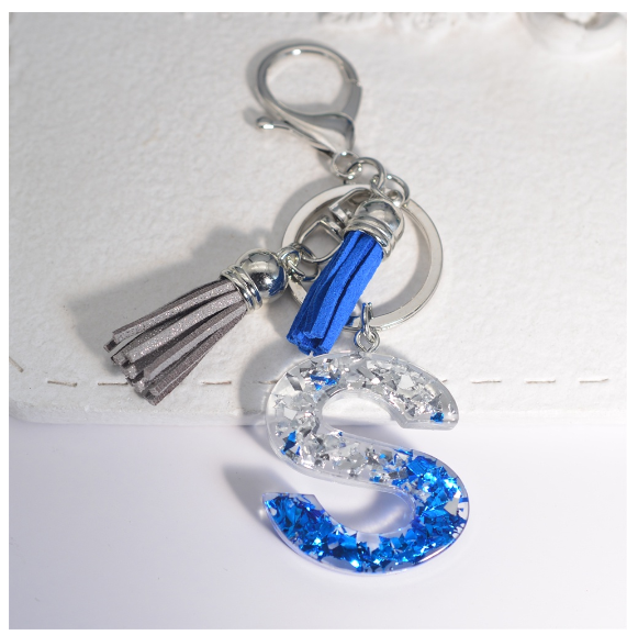 Exquisite 26 Initials A to Z Sea Glacier Resin Keychain Sequin Filling Keyring Blue Gray Tassel Pendant Handbag Accessories Gift S