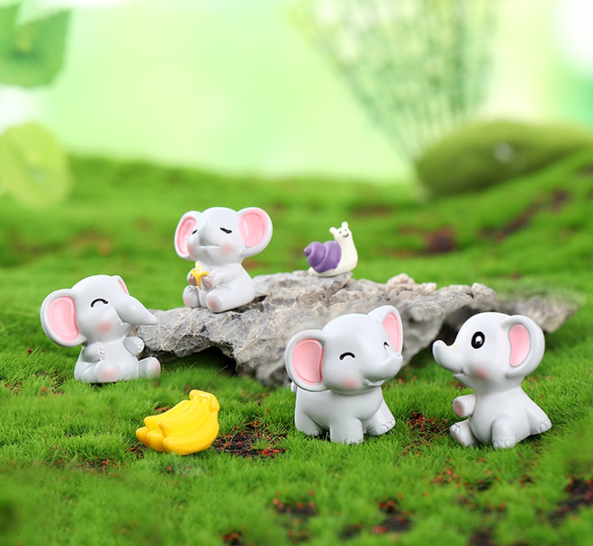 Elephant Figurine Handcrafted Sweet Expression Casting Decorative Realistic Looking Elephant Statue Car Decor