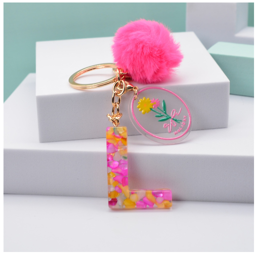 Fashion 26 Letter Keychain A-Z Initial Resin Keyring With Pink Pompom Flower Acrylic Tag Alphabet Key Chain Bag Pendant Gifts L