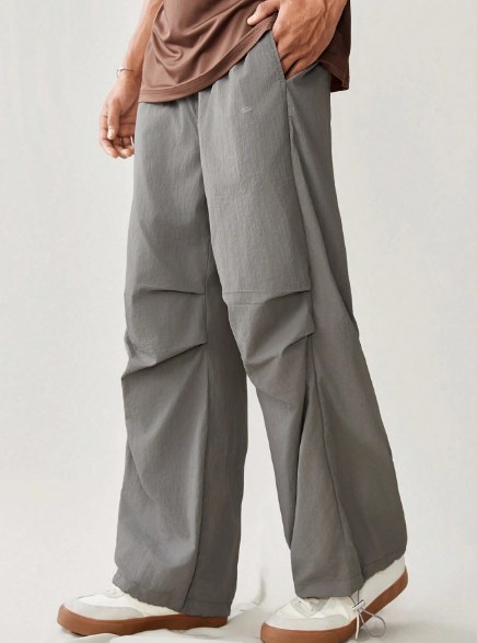 Manfinity UrbanChill Men Solid Color Simple Weave Casual Pants