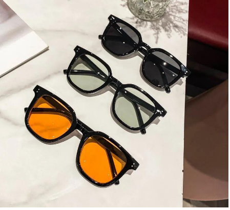 New Retro Sunglasses for Men Women Classic Square Black Frame Sunglasses Anti-UV Shades Eyewear Good