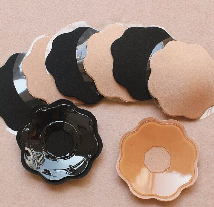 Women's Nipple Cover Silicone Reusable Adhesive Invisible Nipple Stickers 1 Pair