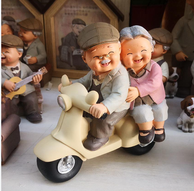 Romantic Old Couple Figurines Miniature Home Decor Happy Couple Figurine
