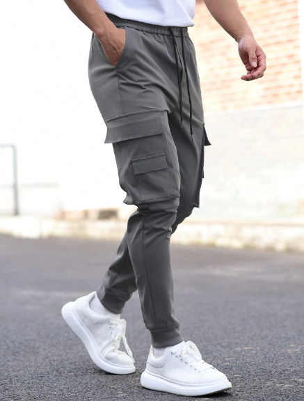 Manfinity LEGND Men Simple Solid Color Big Pocket Skinny Pants Trousers