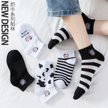 1 Pairs Cow Embroidery Hipster Fashion Socks Ankle